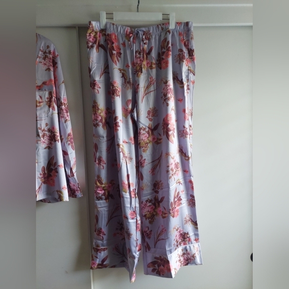 New Victoria's Secret Satin Pajama Set Lavender Floral Pattern XL - Picture 3 of 10